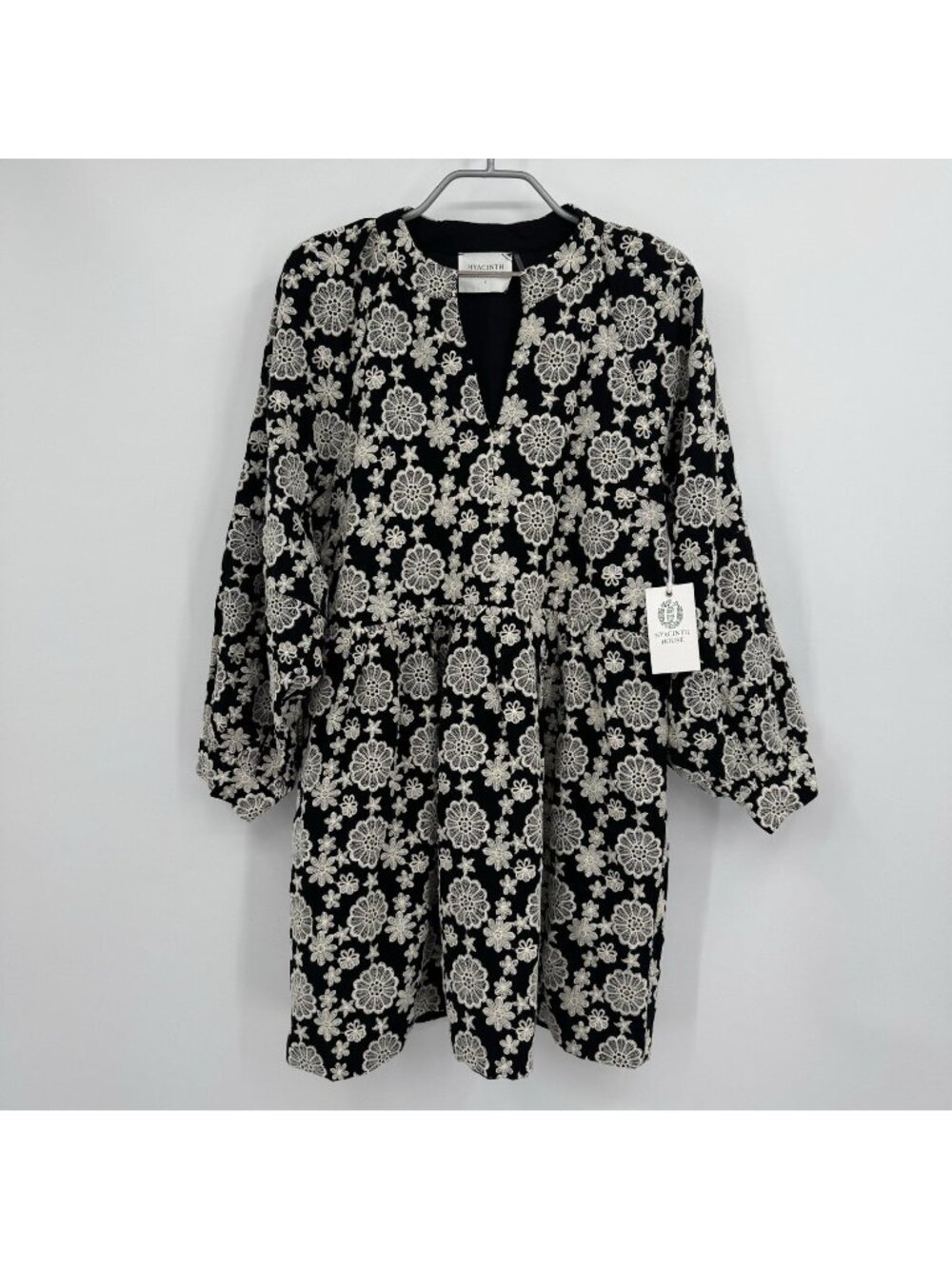 Hyacinth House by Tuckernuck Black/Ivory Eyelet Kathleen Mini Dress sz S Floral